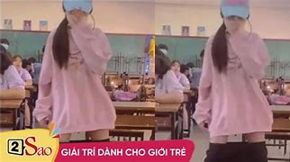 Nữ Sinh Nhảy Giữa Trường